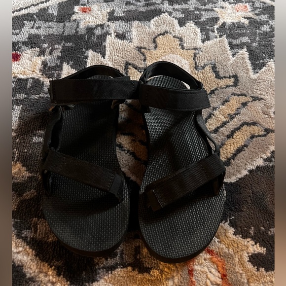 Teva Sandals! 🩴 - Picture 2 of 3